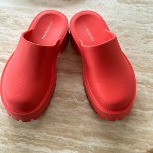 Jeffrey Campbell Bae Platform Mules Lug Sole Coral Red Clogs - SO FUN